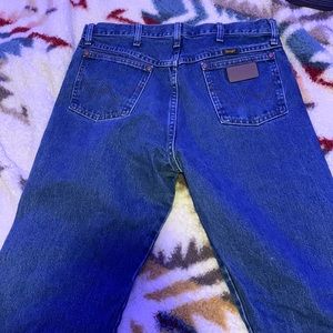 Wrangler blue jeans size 32 x 36